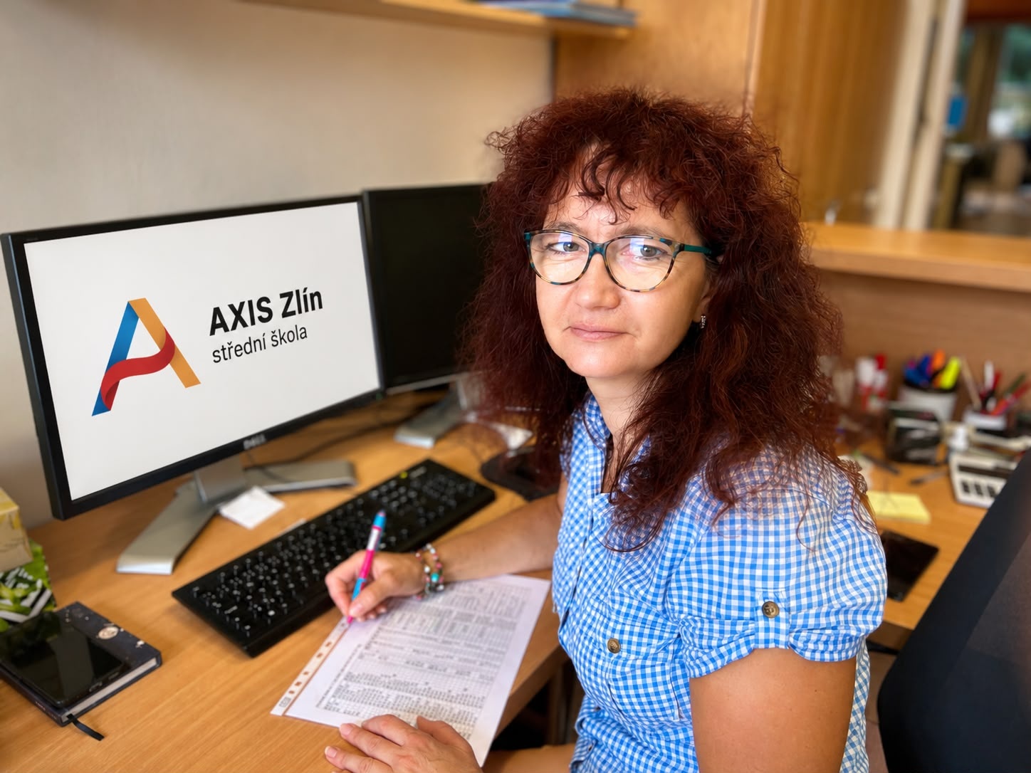 Ing. Bc. Iveta Mrázková [KANCELÁŘ ŠKOLY BUDE V PONDĚLÍ 31.8.2026 OTEVŘENA OD 7:00 - 10:30 HOD] – Referentka kanceláře školy, AXIS Zlín
